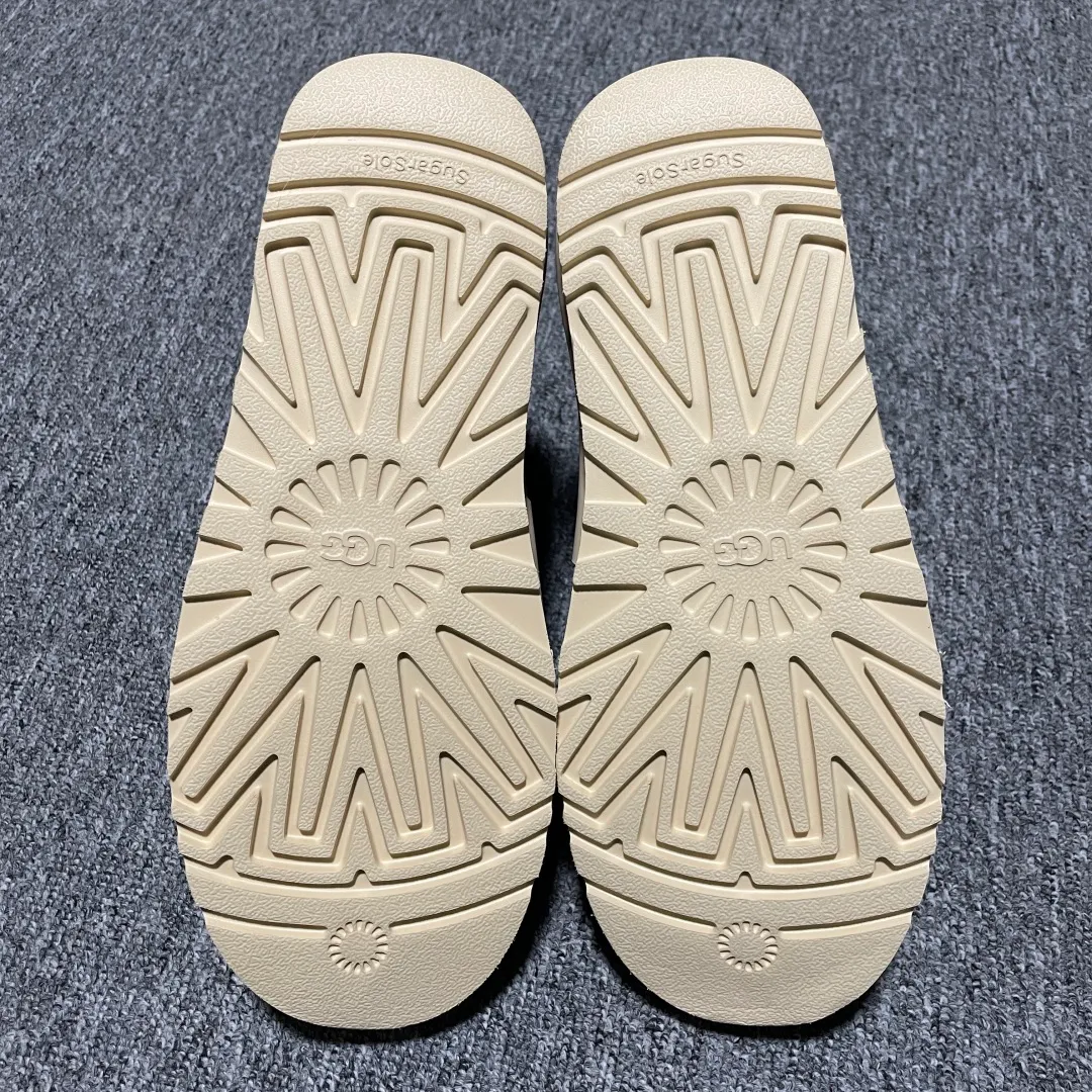 Pick up locally 💰640. The core recommendation is good price. The platform is exclusively for foreign trade. UGG men's snow boots 1097089. The foreign trade platform is full of Z. High-end retail is exclusively for quality. Produced by the production line of a ten-year-old brand shoemaking factory. Pay attention to every detail. Longfeng A-grade genuine sheep fur is integrated. Created in full compliance with the ZP process. Size: 40 41 42 43 44